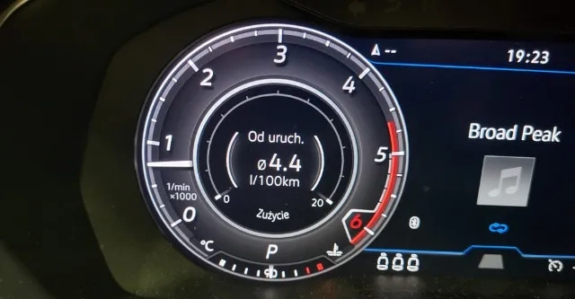 Volkswagen Arteon cena 84800 przebieg: 242000, rok produkcji 2018 z Łomianki małe 172